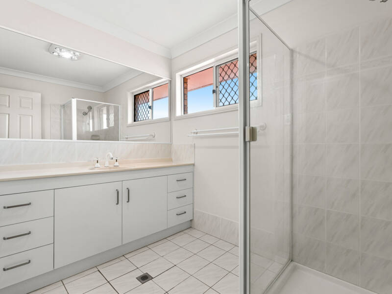 8 Paca Court, Wynnum West, QLD 4178 AUS