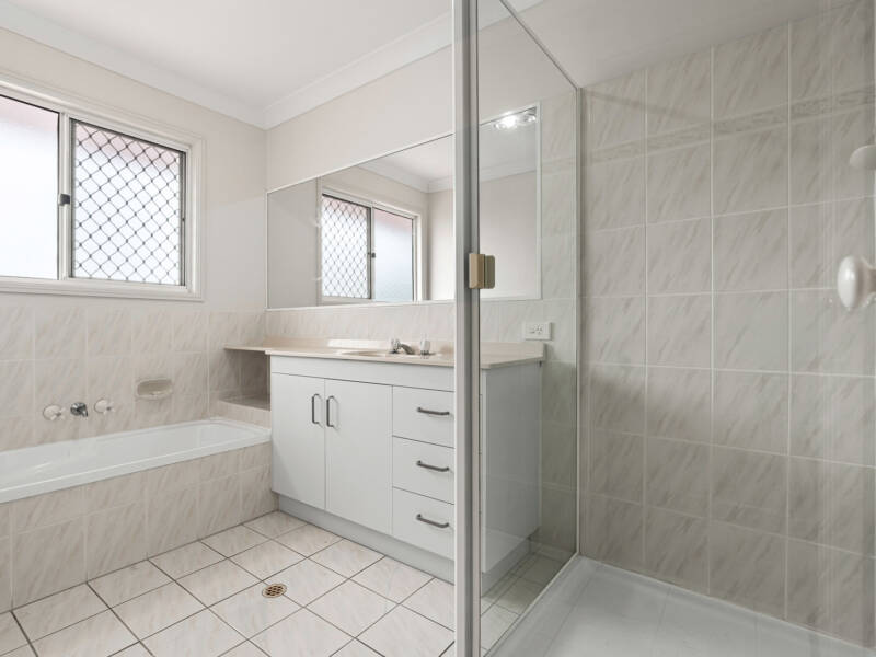 8 Paca Court, Wynnum West, QLD 4178 AUS