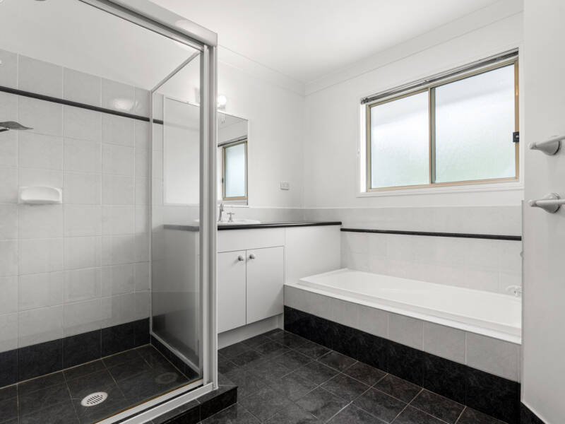 27 Bishop Place, Carindale, QLD 4152 Australia