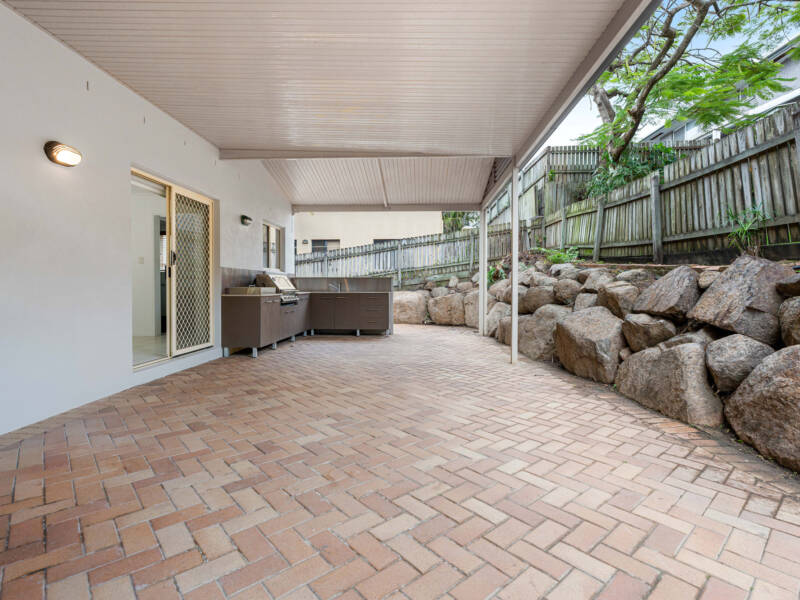 27 Bishop Place, Carindale, QLD 4152 Australia