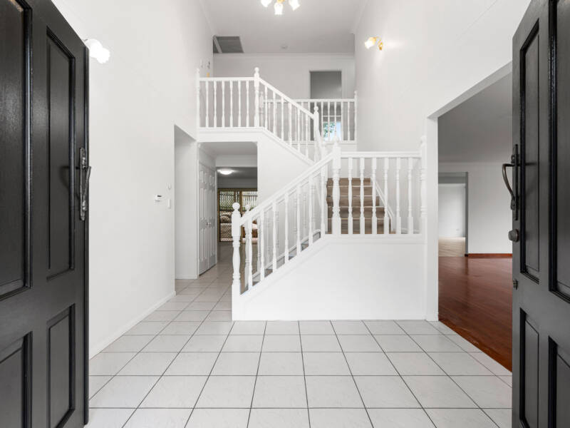 27 Bishop Place, Carindale, QLD 4152 Australia