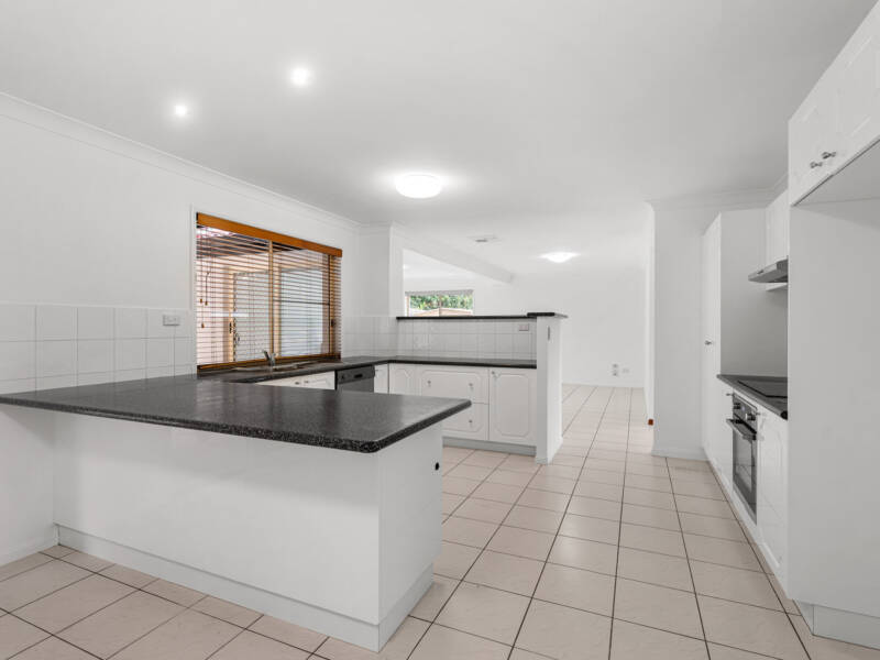 27 Bishop Place, Carindale, QLD 4152 Australia