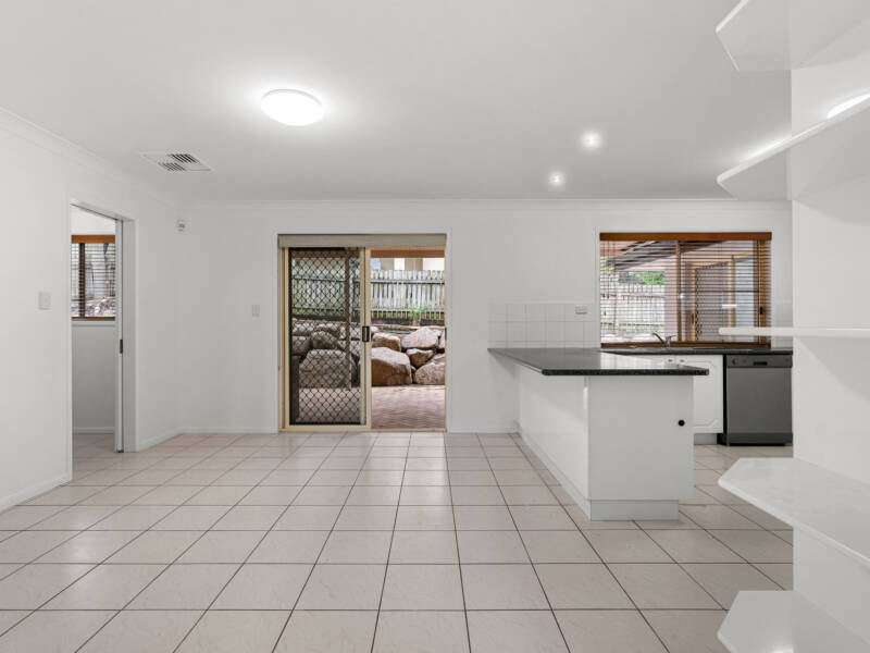 27 Bishop Place, Carindale, QLD 4152 Australia