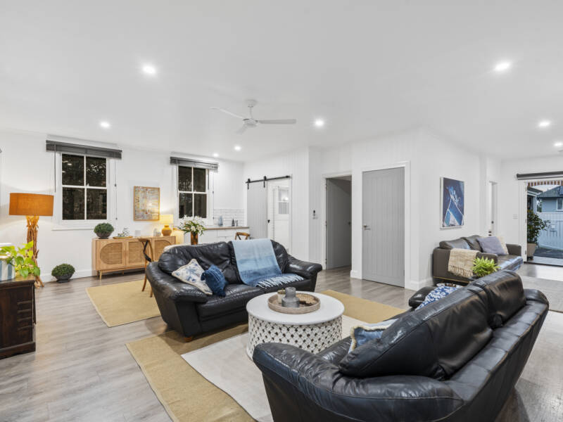 10 Bushing Street, Wynnum West, QLD 4178 AUS