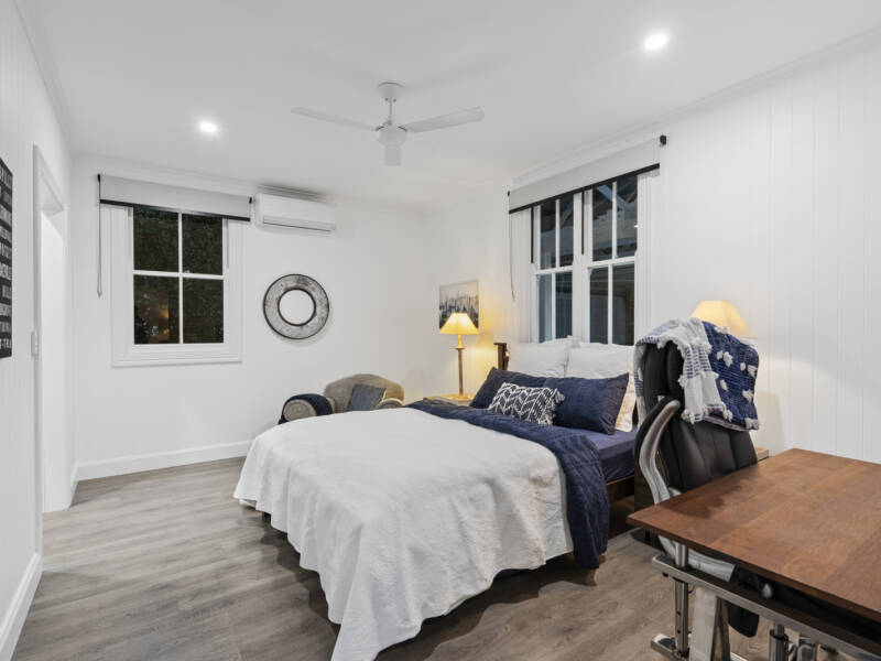 10 Bushing Street, Wynnum West, QLD 4178 AUS