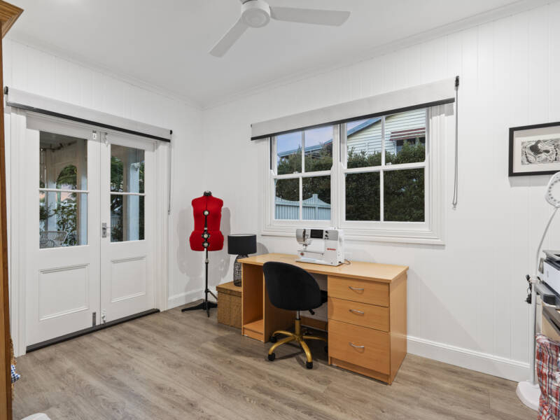 10 Bushing Street, Wynnum West, QLD 4178 AUS