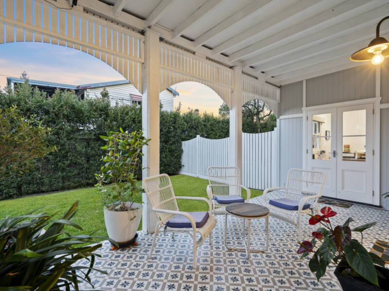 10 Bushing Street, Wynnum West, QLD 4178 AUS