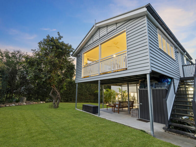 10 Bushing Street, Wynnum West, QLD 4178 AUS