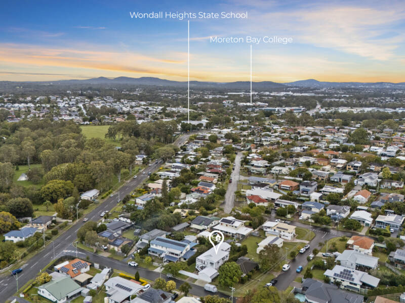 10 Bushing Street, Wynnum West, QLD 4178 AUS