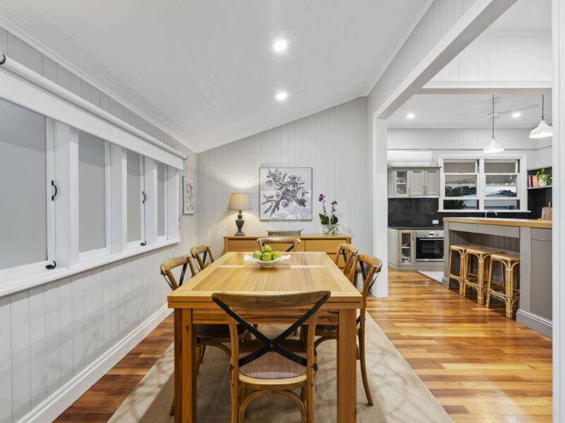 10 Bushing Street, Wynnum West, QLD 4178 AUS