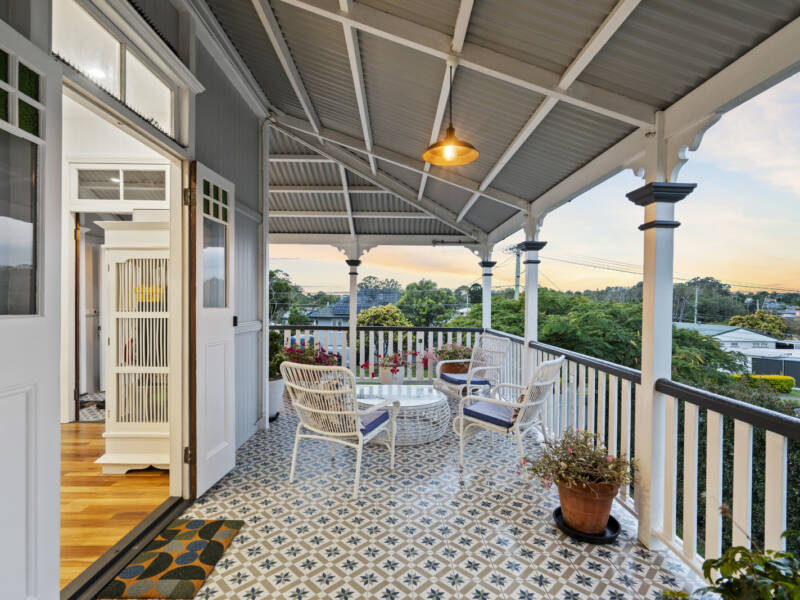 10 Bushing Street, Wynnum West, QLD 4178 AUS