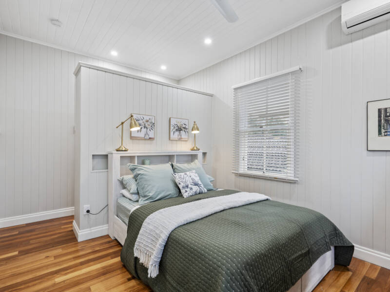 10 Bushing Street, Wynnum West, QLD 4178 AUS