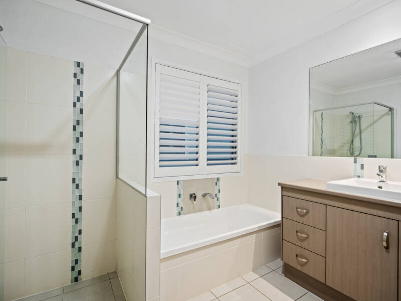 12 Foch Street, Wynnum West, QLD 4178 AUS
