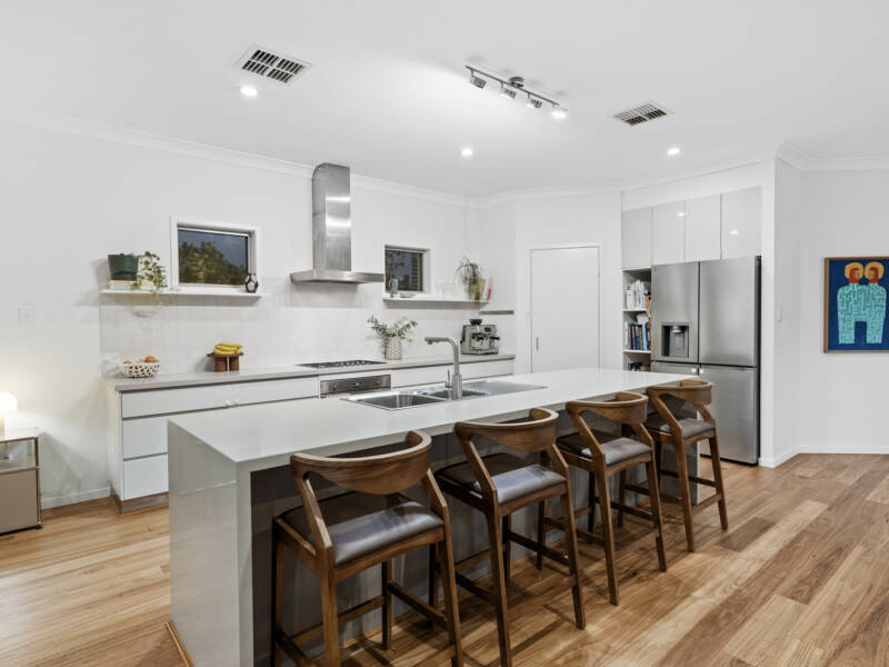 12 Foch Street, Wynnum West, QLD 4178 AUS