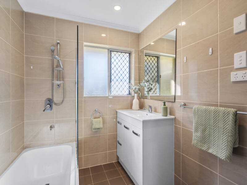 11 Mizzen Street, Manly West, QLD 4179 AUS