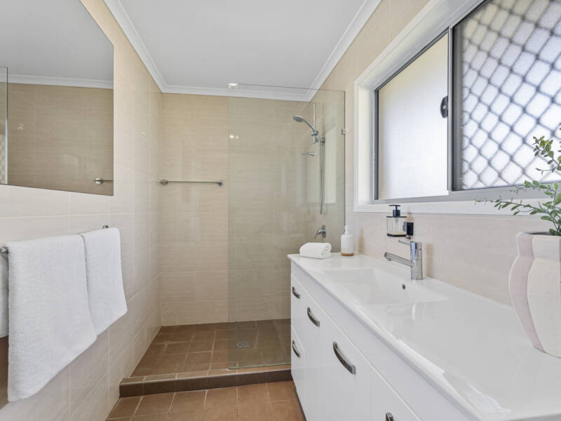 11 Mizzen Street, Manly West, QLD 4179 AUS