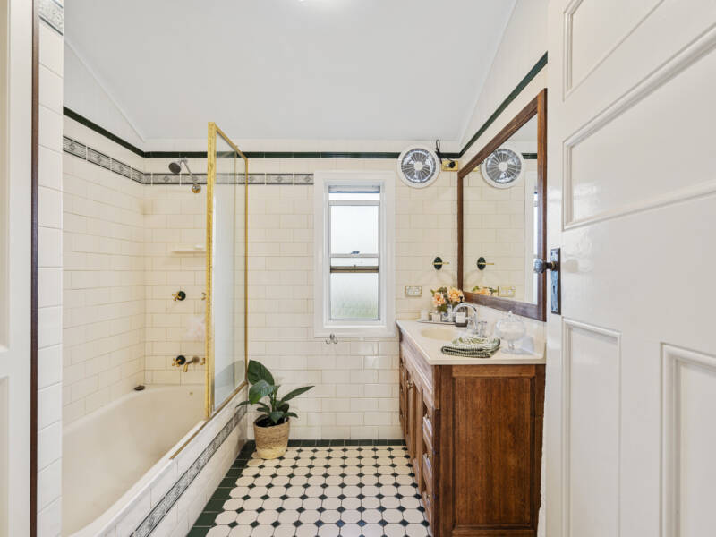 37 Fisher Street, Manly, QLD 4179 AUS