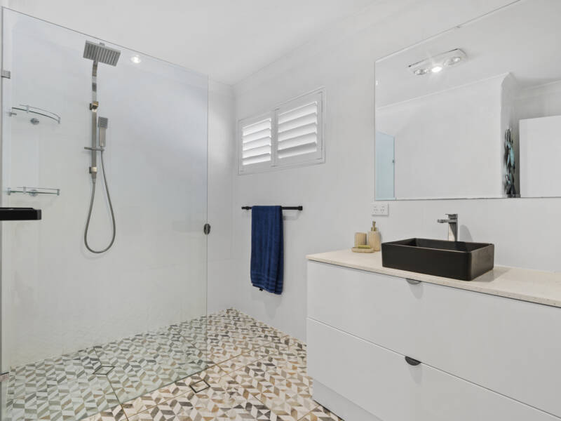 15 Daniel Street, Lota, QLD 4179 Australia
