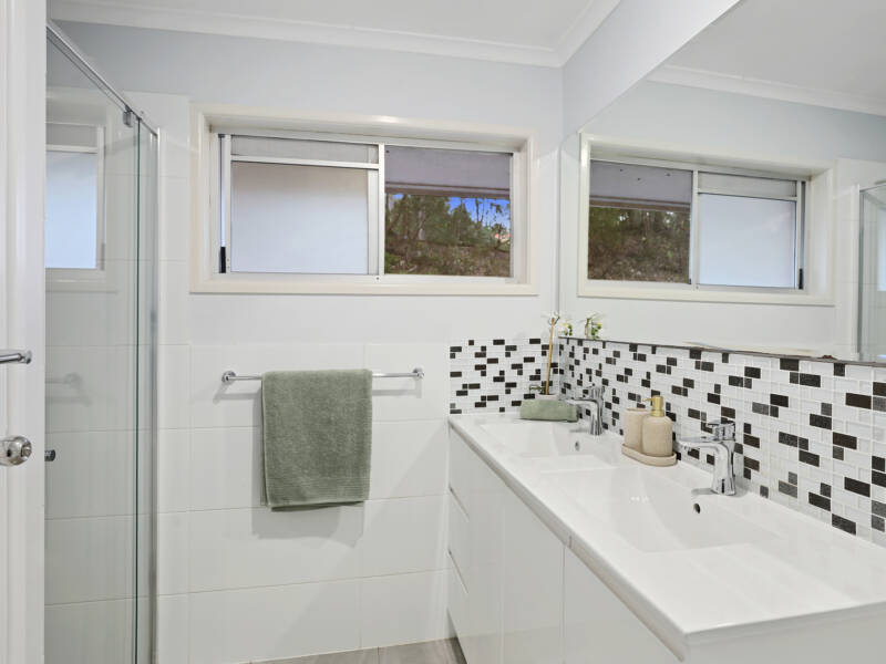 2 Jane Court, Cashmere, QLD 4500 AUS