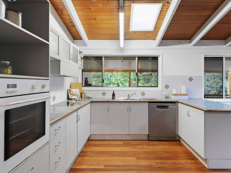 2 Jane Court, Cashmere, QLD 4500 AUS