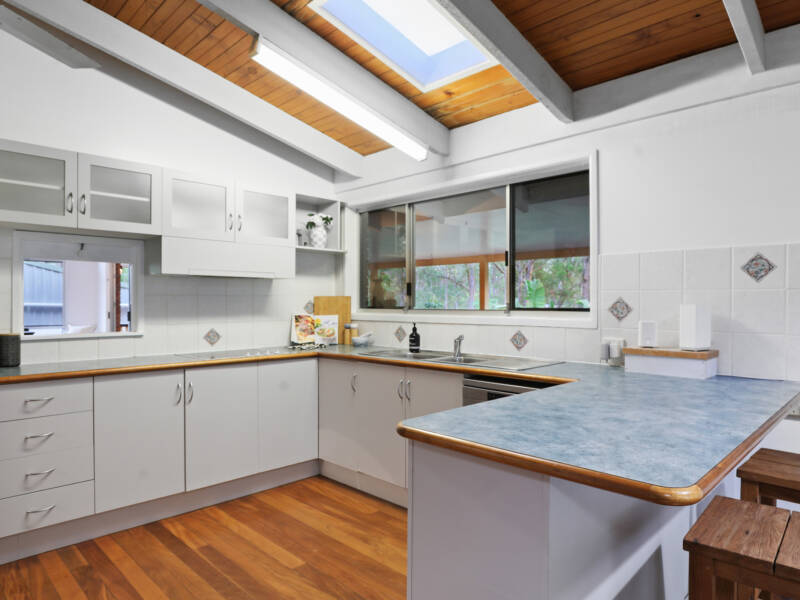 2 Jane Court, Cashmere, QLD 4500 AUS