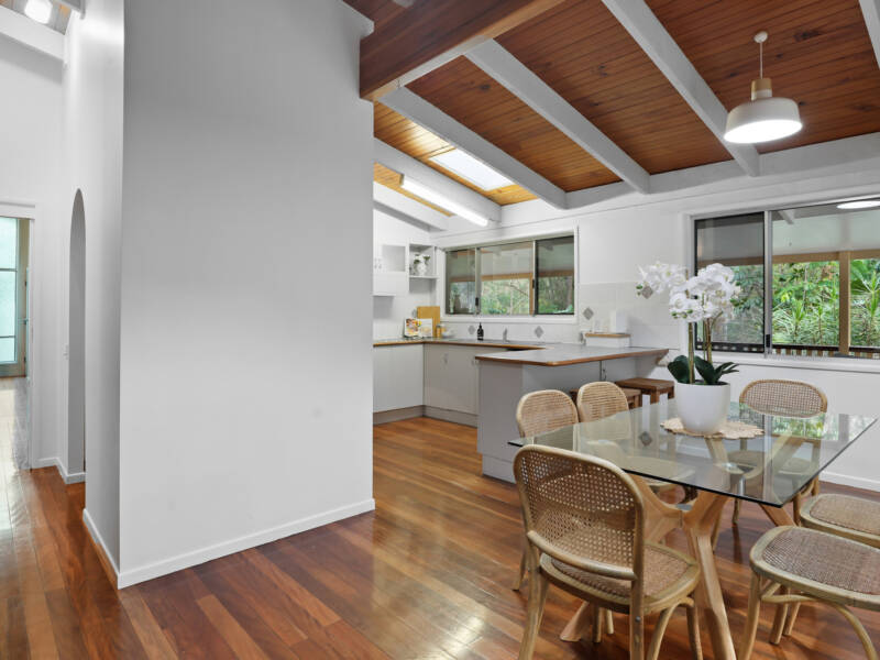 2 Jane Court, Cashmere, QLD 4500 AUS