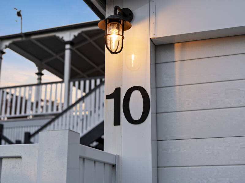 10 Bushing Street, Wynnum West, QLD 4178 AUS