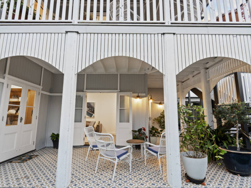 10 Bushing Street, Wynnum West, QLD 4178 AUS