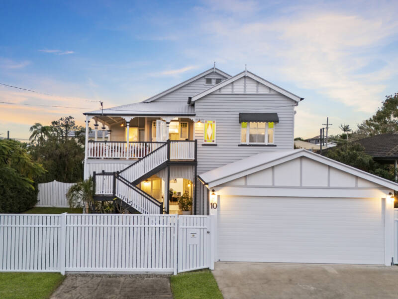 10 Bushing Street, Wynnum West, QLD 4178 AUS