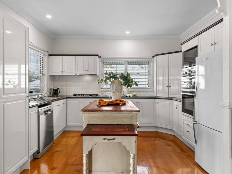 52 Duncan Street, Wynnum West, QLD 4178 AUS